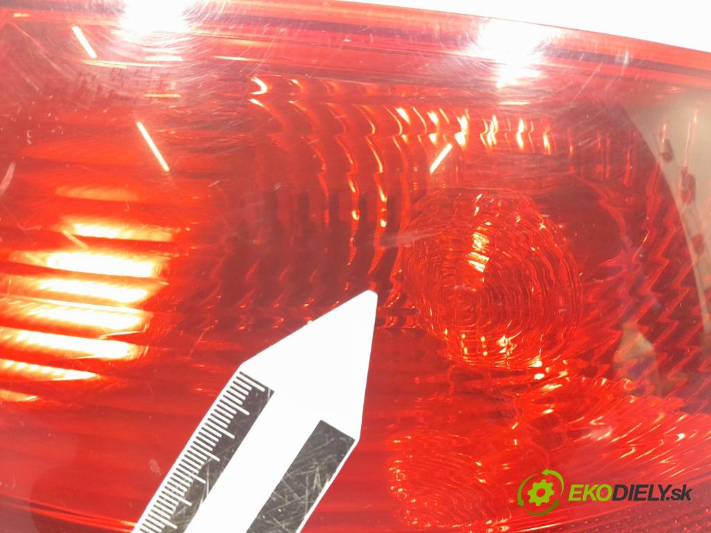 Audi A4 2007 svetlo / reflektor zad Prava: Vonkajsia: 8E9945096C