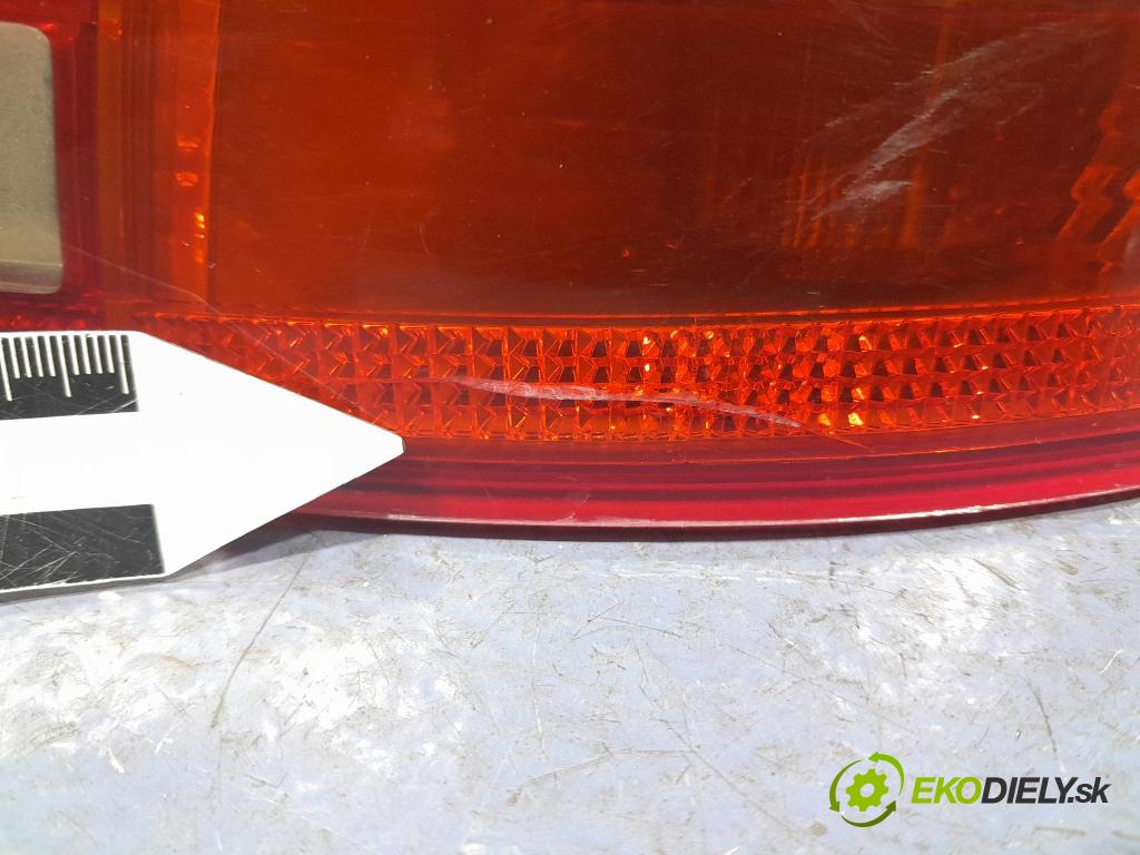 Audi A4 2007 svetlo / reflektor zad Prava: Vonkajsia: 8E9945096C