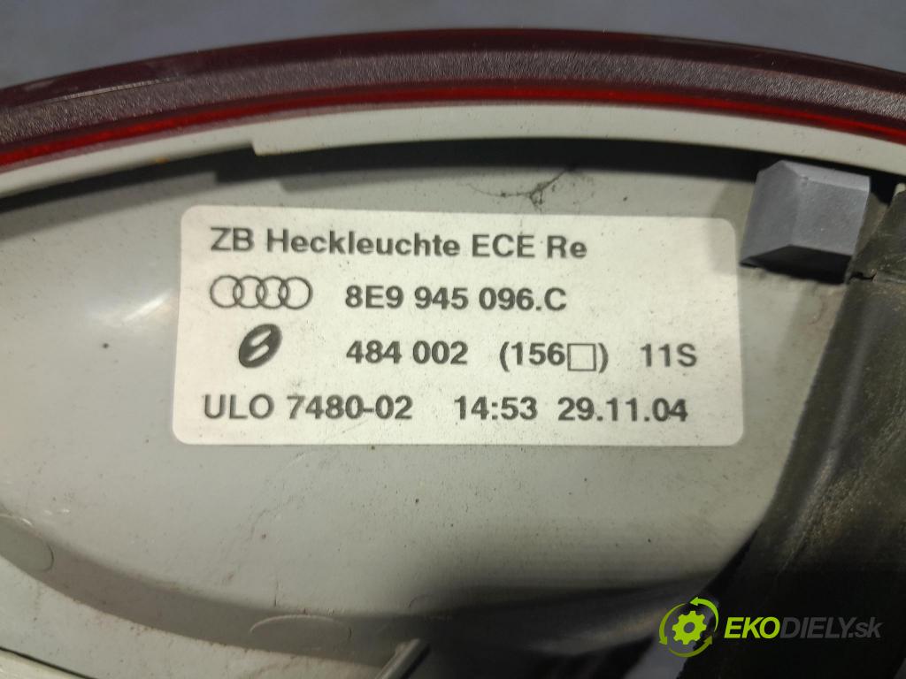 Audi A4 2007 svetlo / reflektor zad Prava: Vonkajsia: 8E9945096C