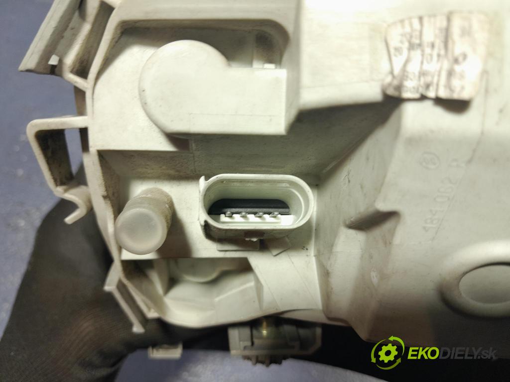 Audi A4 2007 svetlo / reflektor zad Prava: Vonkajsia: 8E9945096C