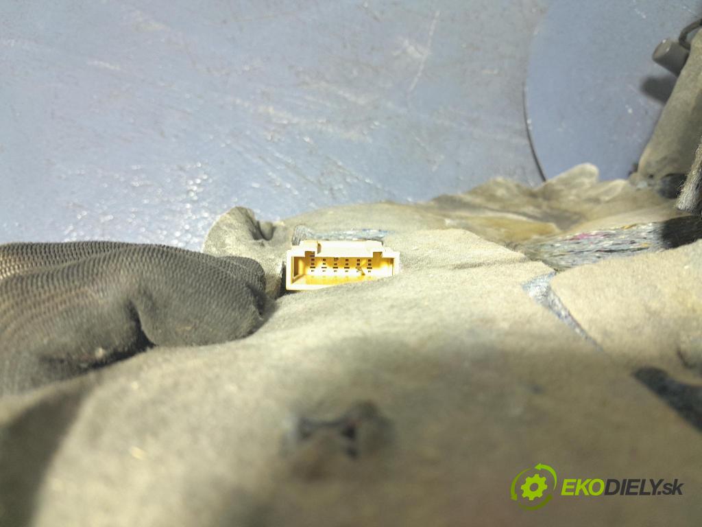 Audi A4 2007 kastlík 8E1857035C