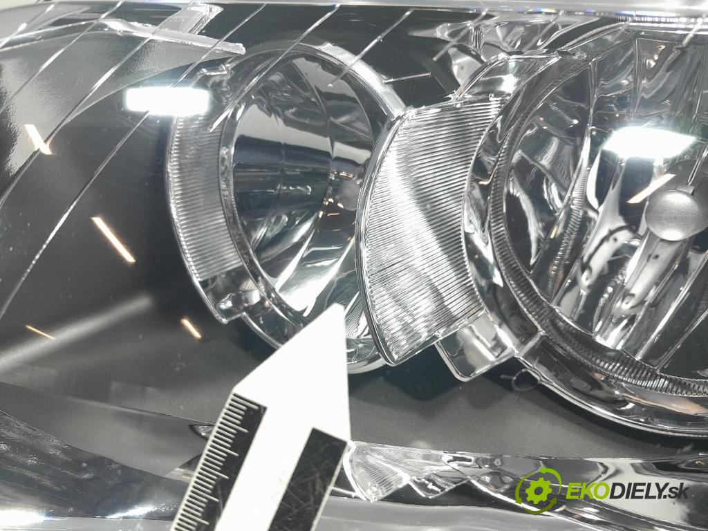 Audi A4 2007 Reflektor: v pravo: