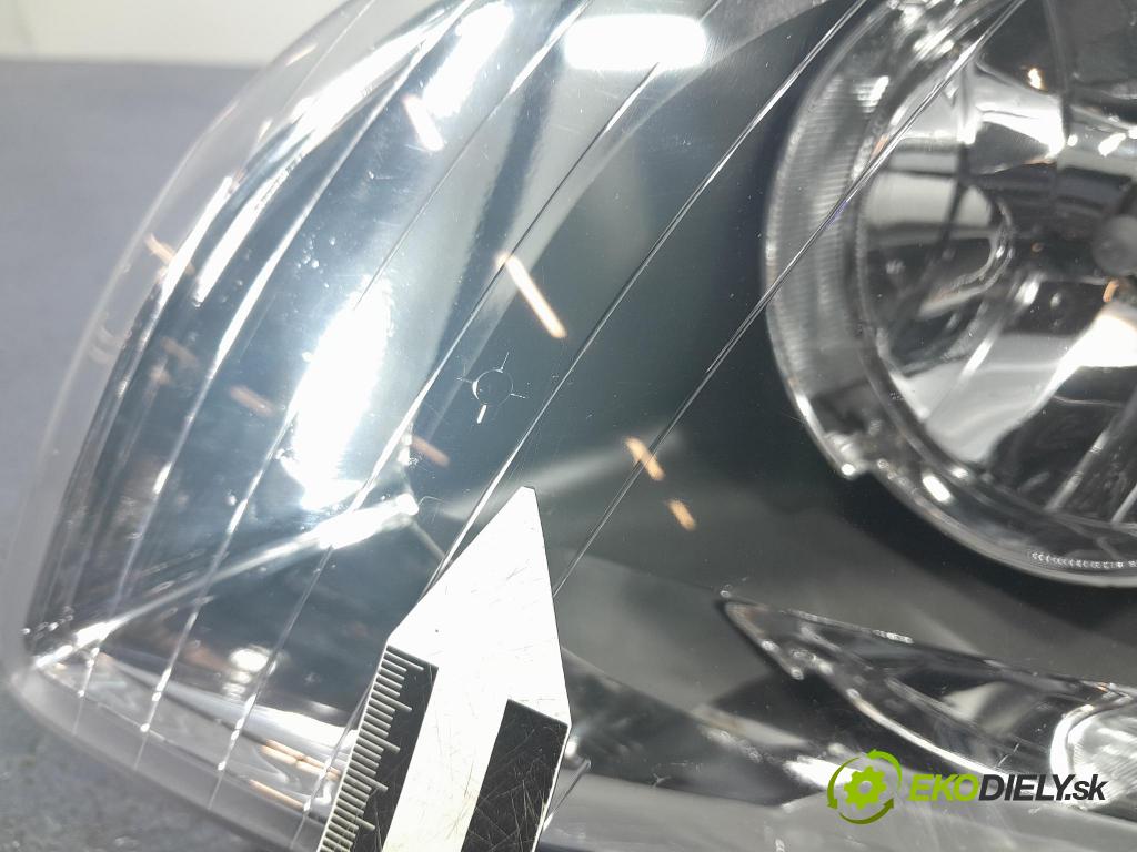 Audi A4 2007 Reflektor: v pravo: