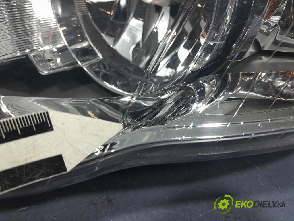 Audi A4 2007 Reflektor: v pravo: