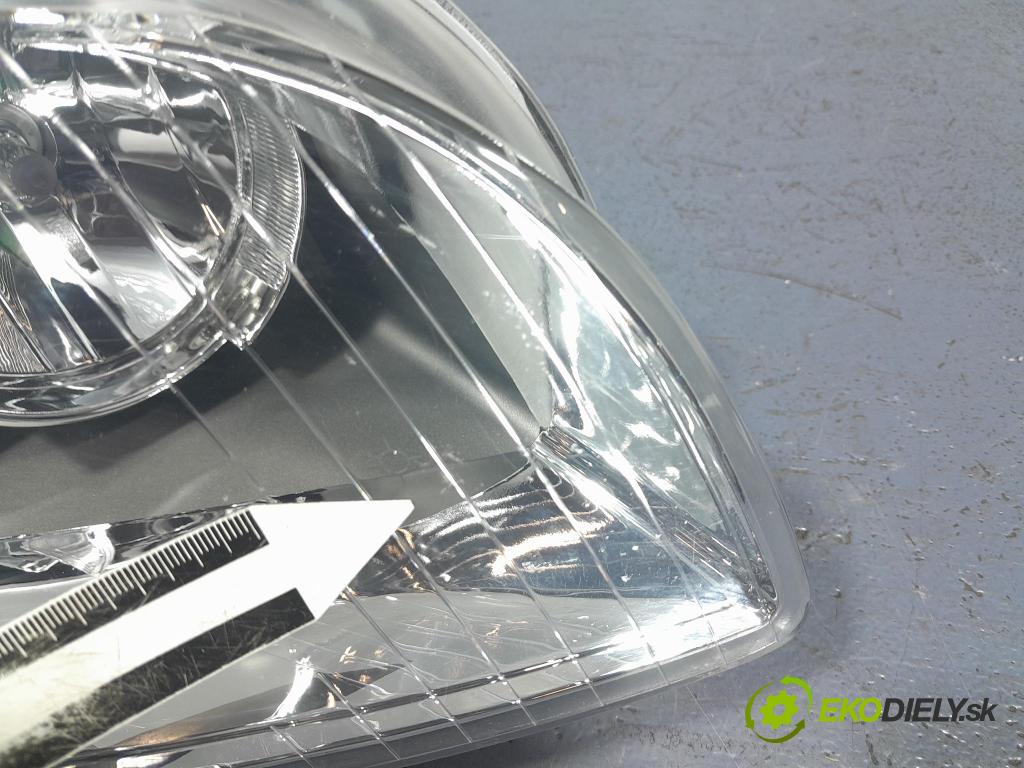 Audi A4 2007 Reflektor: Vľavo: