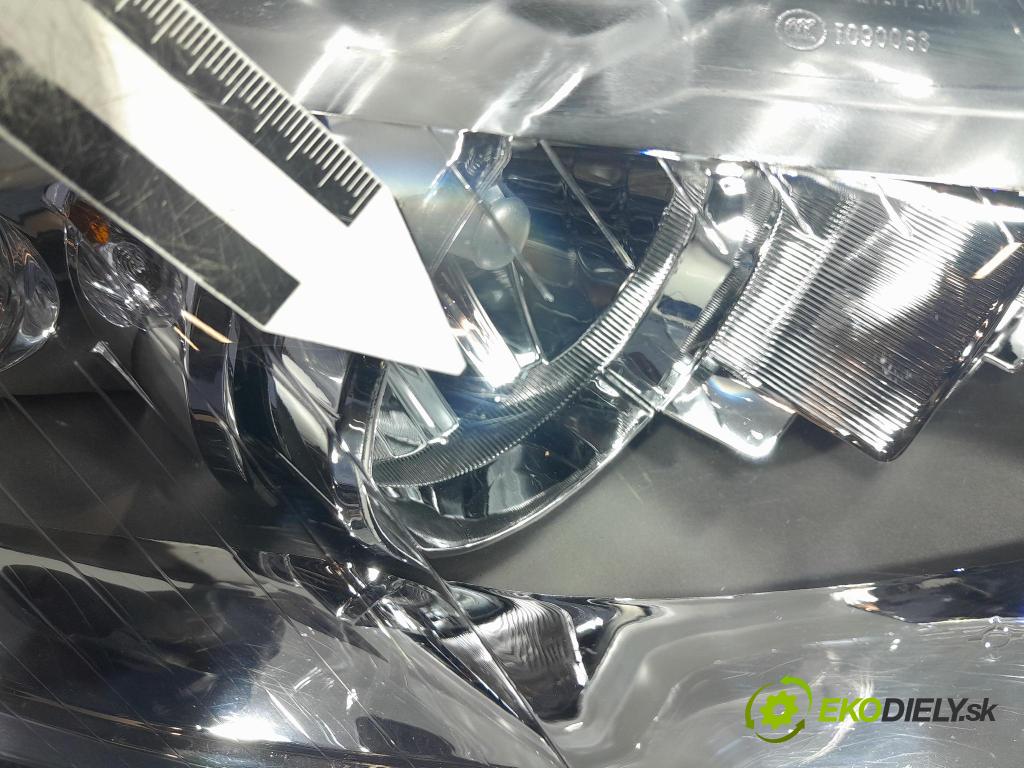 Audi A4 2007 Reflektor: Vľavo: