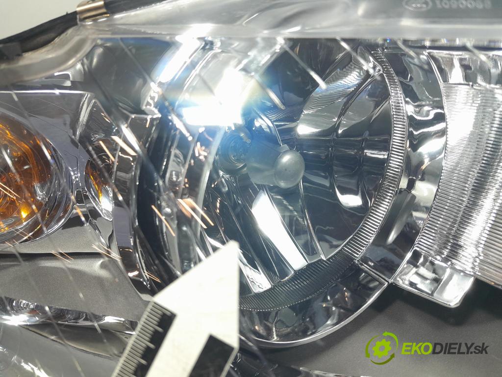 Audi A4 2007 Reflektor: Vľavo: