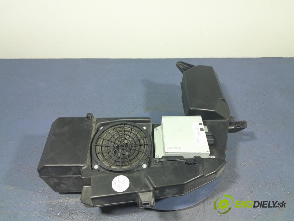 Audi A4 2007 Mluvčí: / Subwoofer: 8E9035382D
