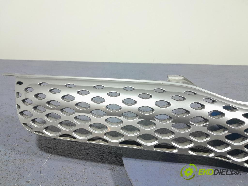 Toyota Yaris verso 2003 miežka / Gril: 53111-52240
