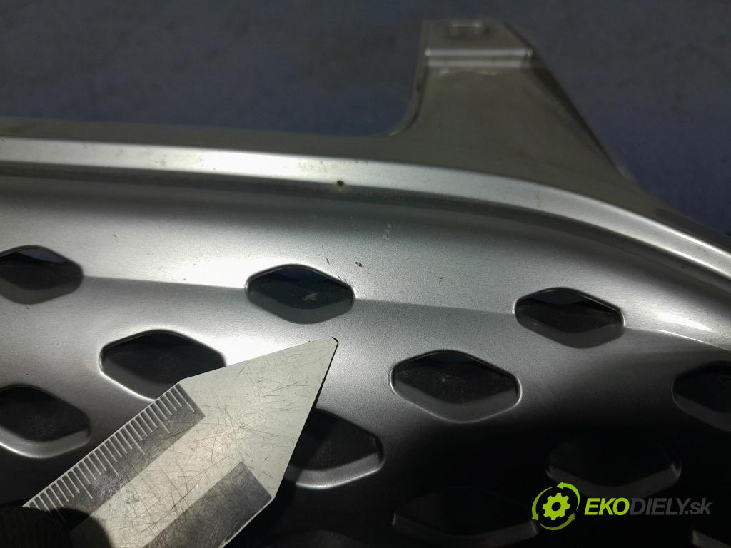 Toyota Yaris verso 2003 miežka / Gril: 53111-52240