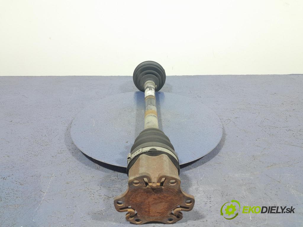 Audi A4 2007 poloos ľavá Predné 8E0407271AT