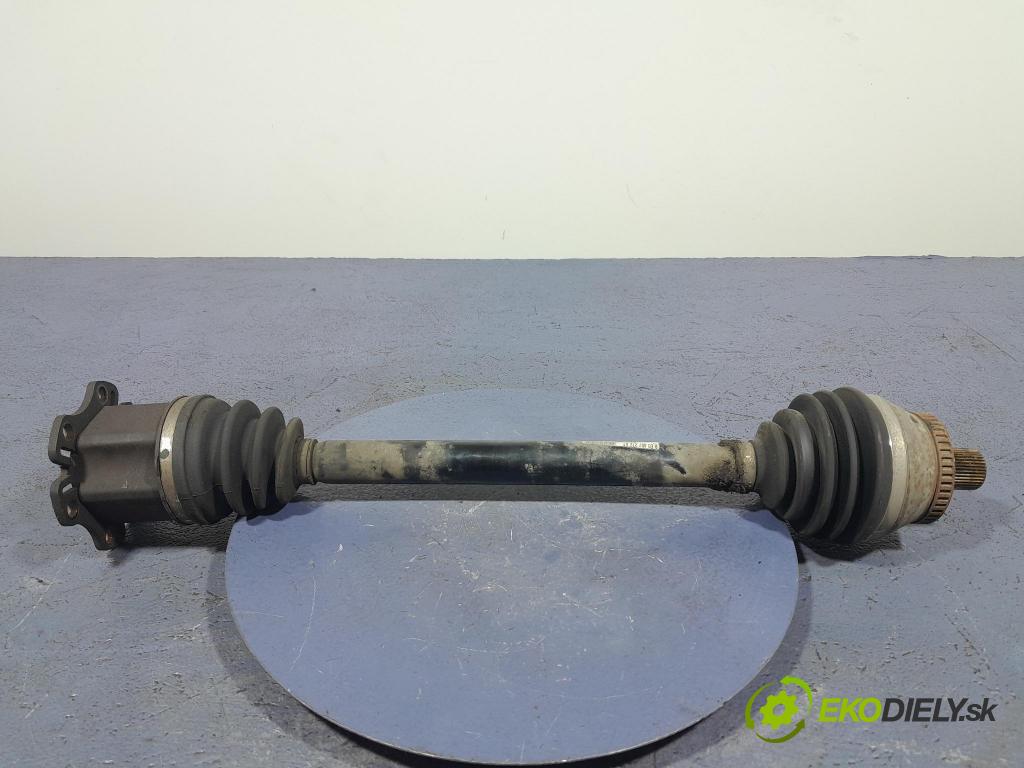 Audi A4 2007 poloos Prava: Predné 8E0407272AT