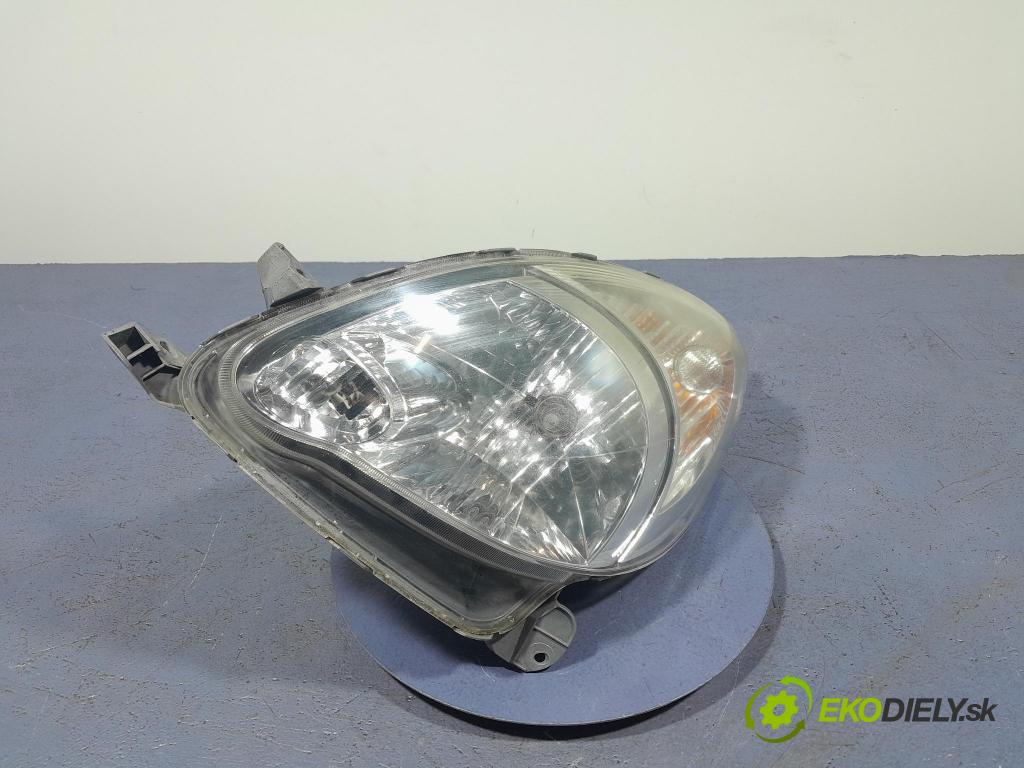 Toyota Yaris verso 2003 Reflektor: Vľavo: