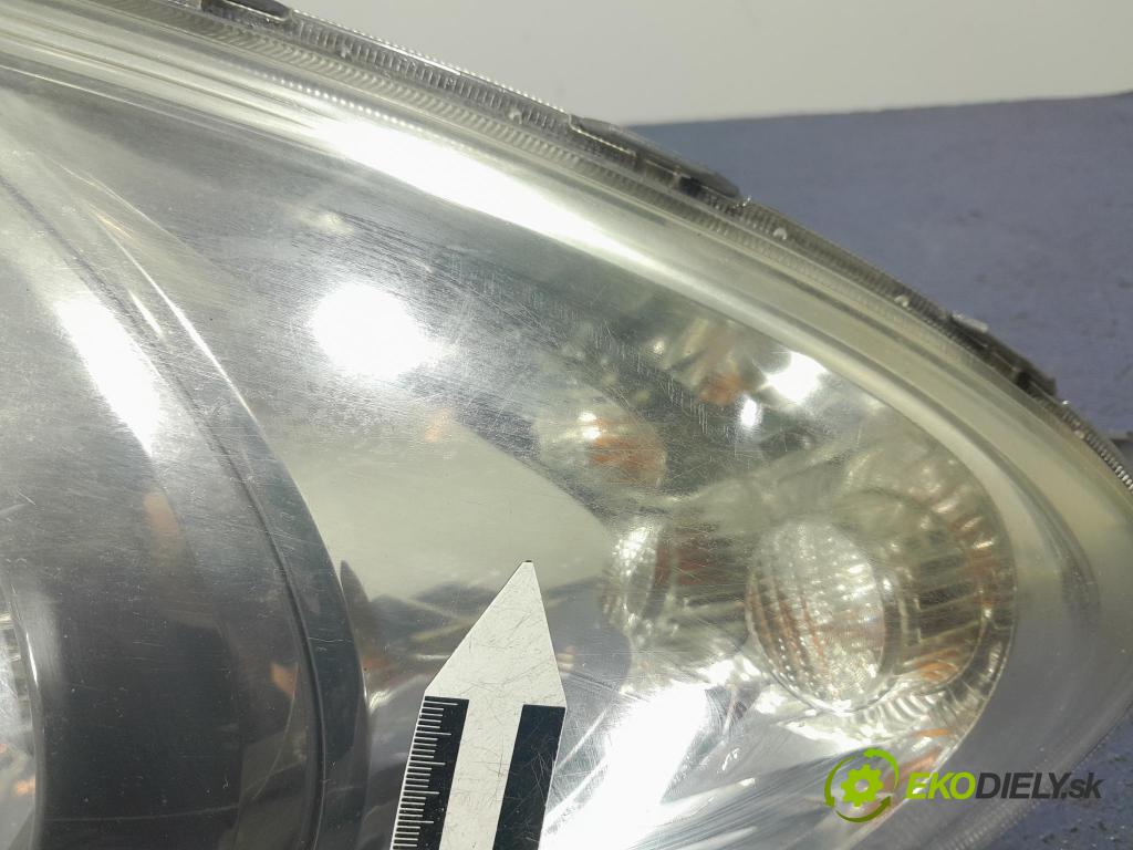 Toyota Yaris verso 2003 Reflektor: Vľavo: