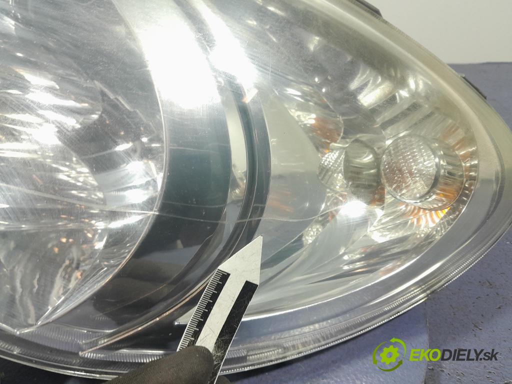 Toyota Yaris verso 2003 Reflektor: Vľavo: