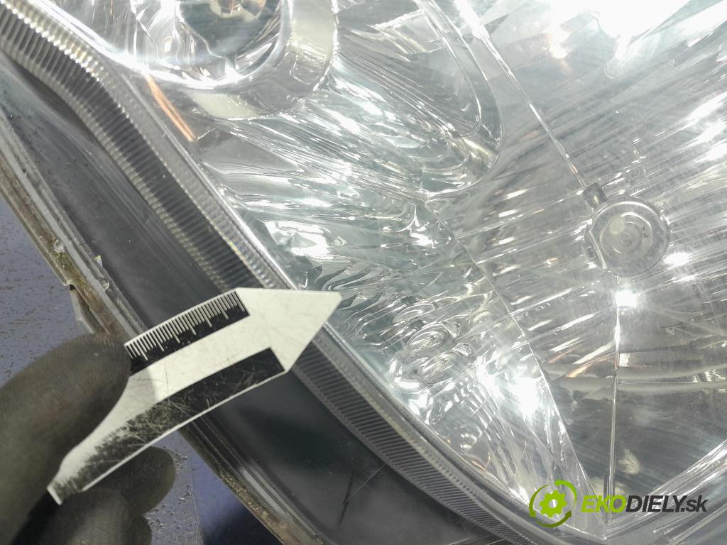 Toyota Yaris verso 2003 Reflektor: Vľavo: