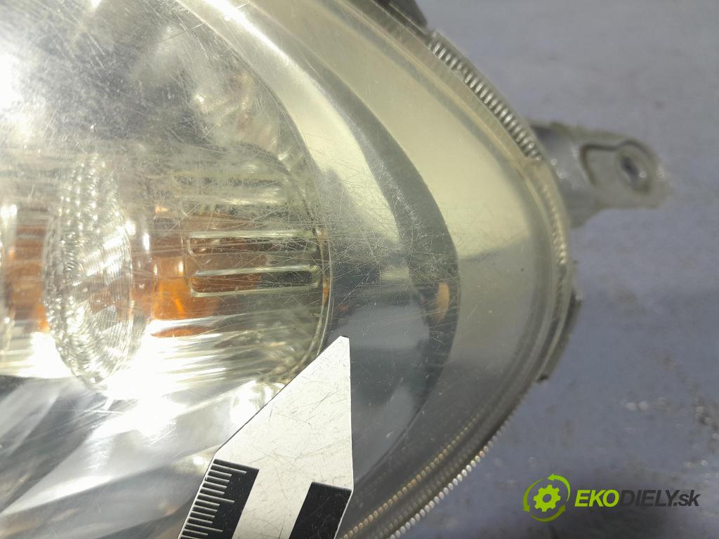 Toyota Yaris verso 2003 Reflektor: Vľavo: