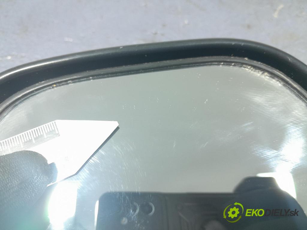 Toyota Yaris verso 2003 zrkadlo Vľavo: