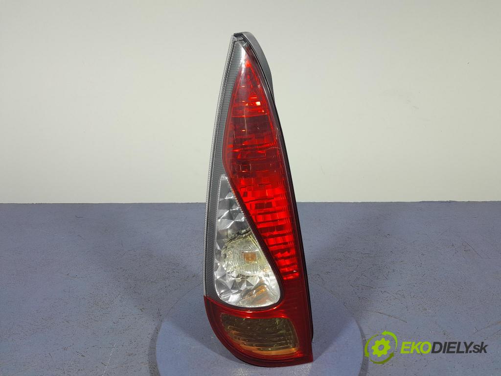 Toyota Yaris verso 2003 svetlo / reflektor zad ľavá Vonkajsia: 52-091