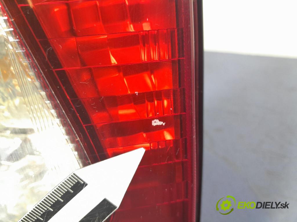 Toyota Yaris verso 2003 svetlo / reflektor zad ľavá Vonkajsia: 52-091