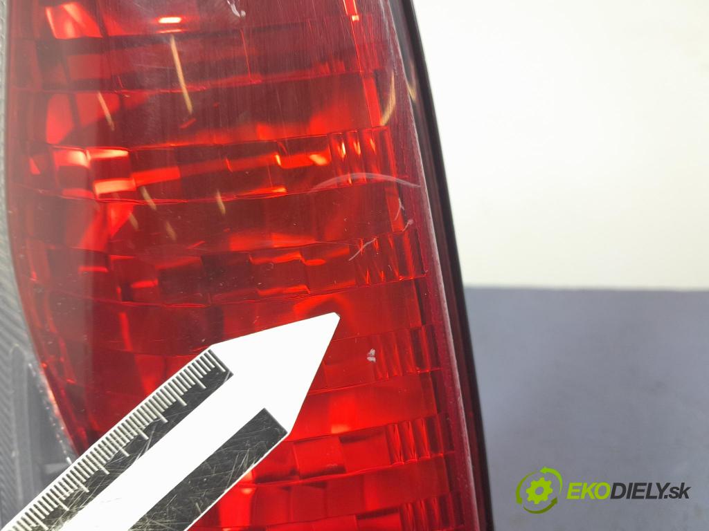Toyota Yaris verso 2003 svetlo / reflektor zad ľavá Vonkajsia: 52-091