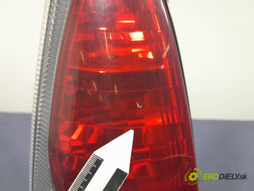 Toyota Yaris verso 2003 svetlo / reflektor zad ľavá Vonkajsia: 52-091