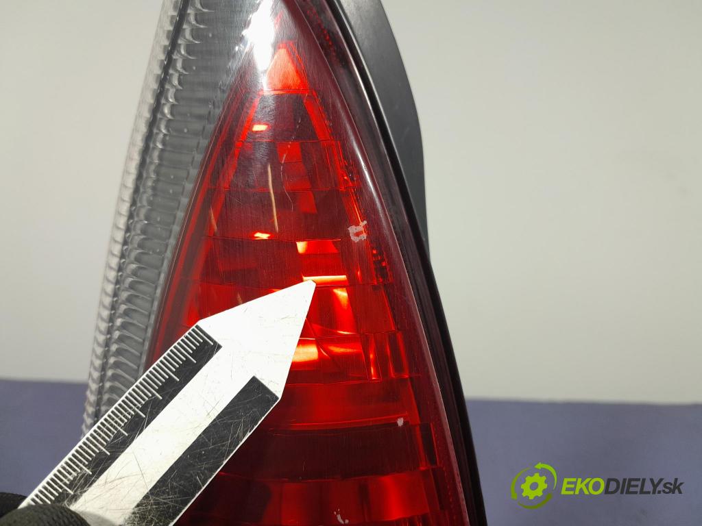 Toyota Yaris verso 2003 svetlo / reflektor zad ľavá Vonkajsia: 52-091