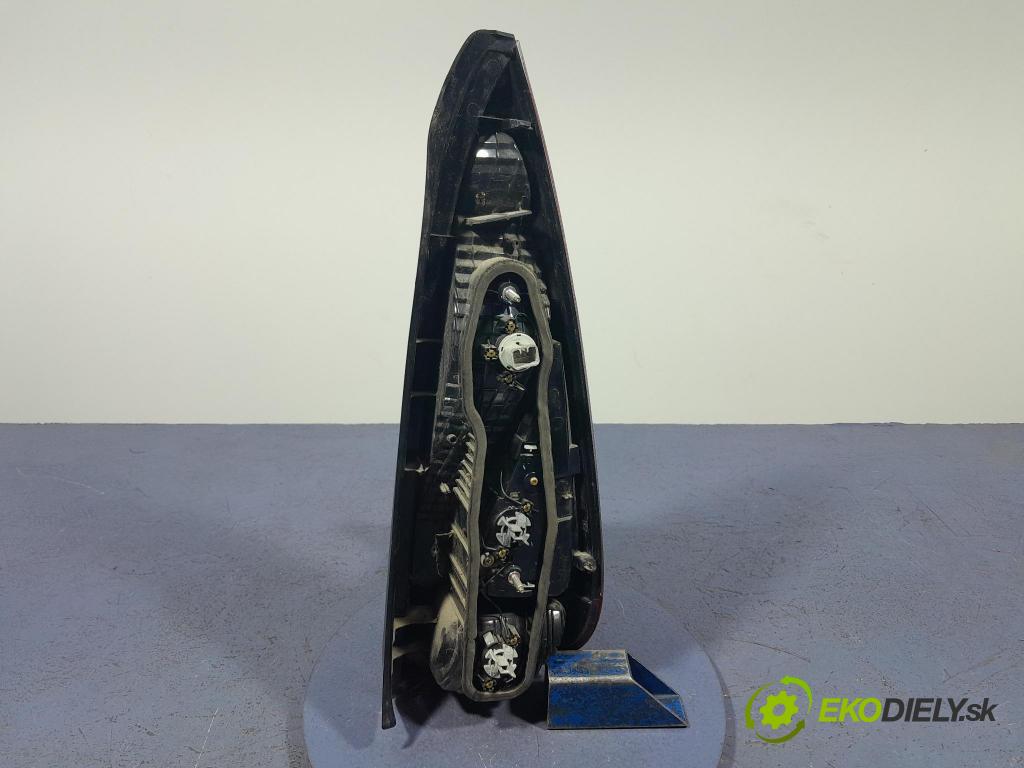 Toyota Yaris verso 2003 svetlo / reflektor zad ľavá Vonkajsia: 52-091