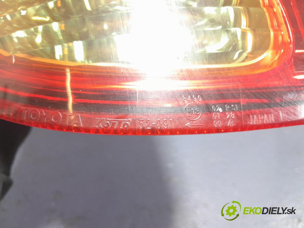 Toyota Yaris verso 2003 svetlo / reflektor zad ľavá Vonkajsia: 52-091