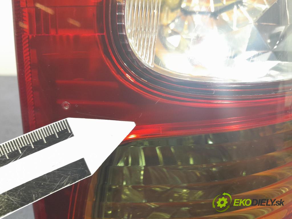 Toyota Yaris verso 2003 svetlo / reflektor zad Prava: Vonkajsia: 52-091