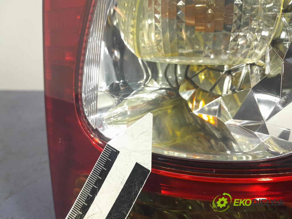 Toyota Yaris verso 2003 svetlo / reflektor zad Prava: Vonkajsia: 52-091
