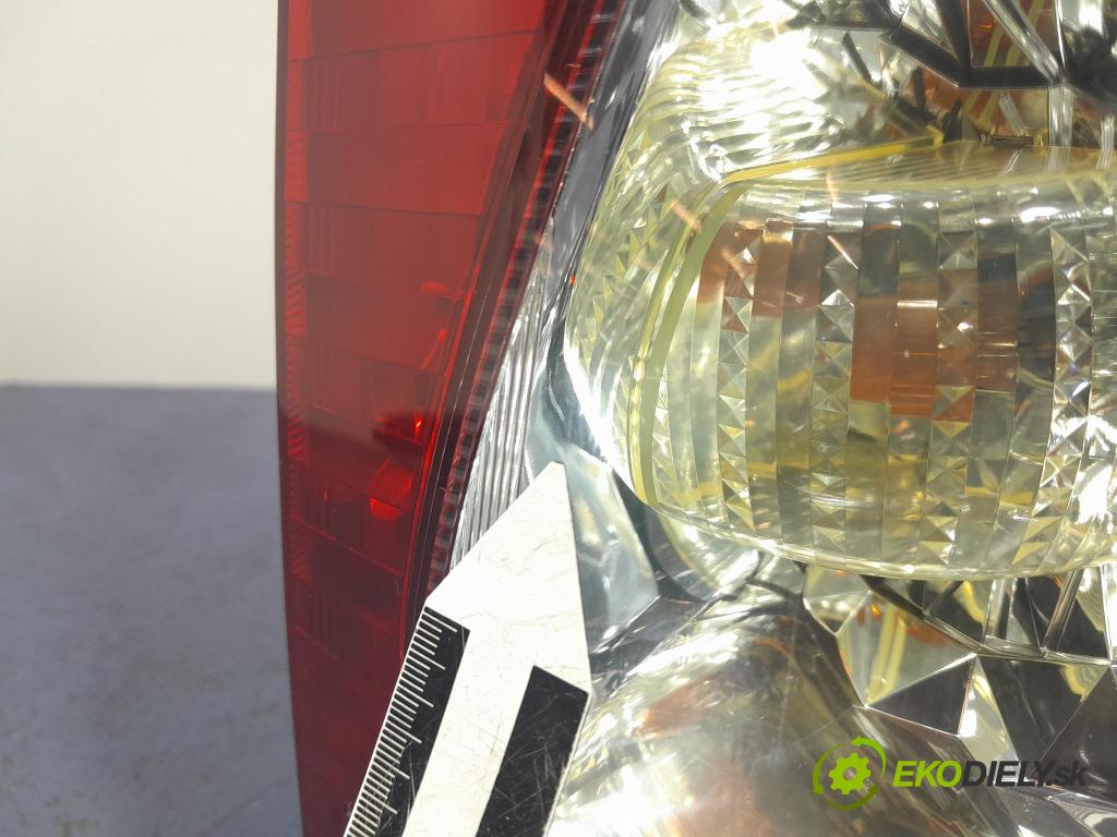 Toyota Yaris verso 2003 svetlo / reflektor zad Prava: Vonkajsia: 52-091