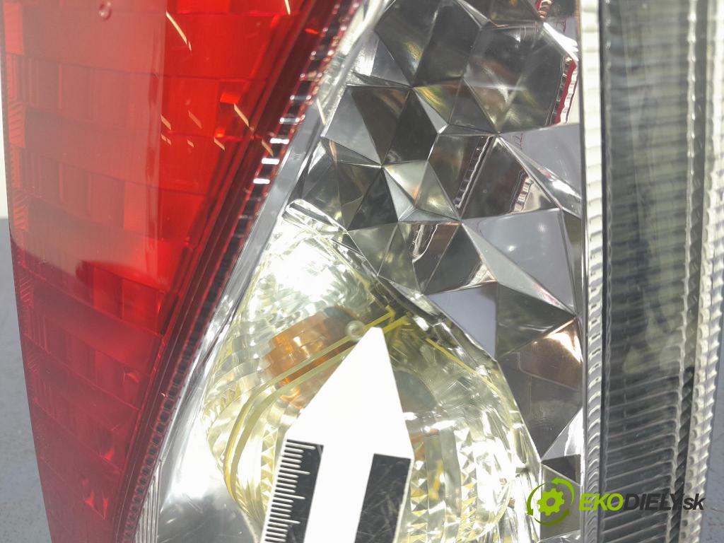 Toyota Yaris verso 2003 svetlo / reflektor zad Prava: Vonkajsia: 52-091