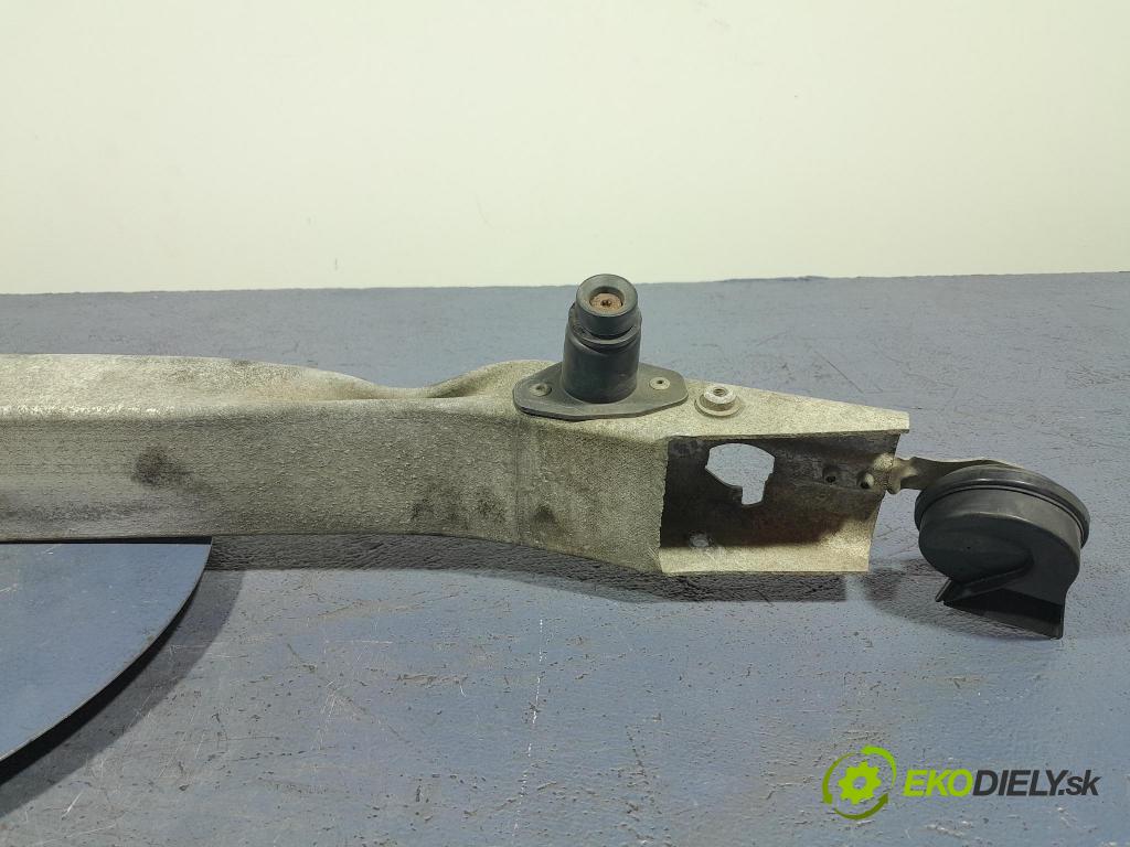 Audi A4 2007 výstuha narazník Predné 8E0807109JL