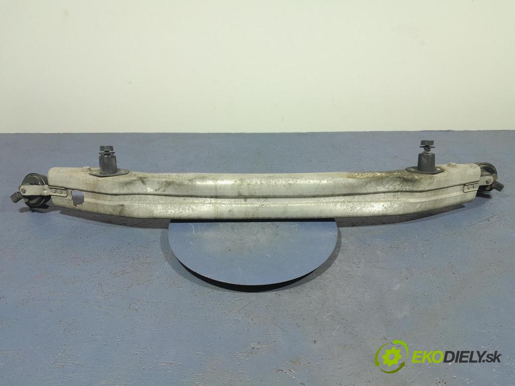Audi A4 2007 výstuha narazník Predné 8E0807109JL