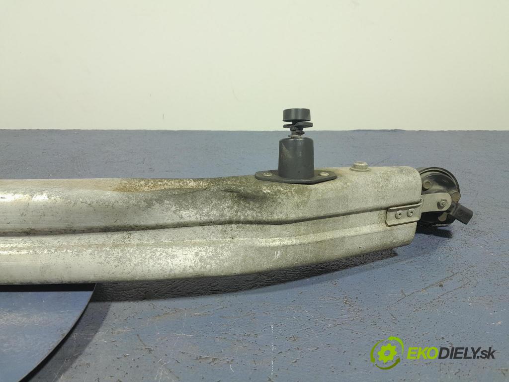 Audi A4 2007 výstuha narazník Predné 8E0807109JL