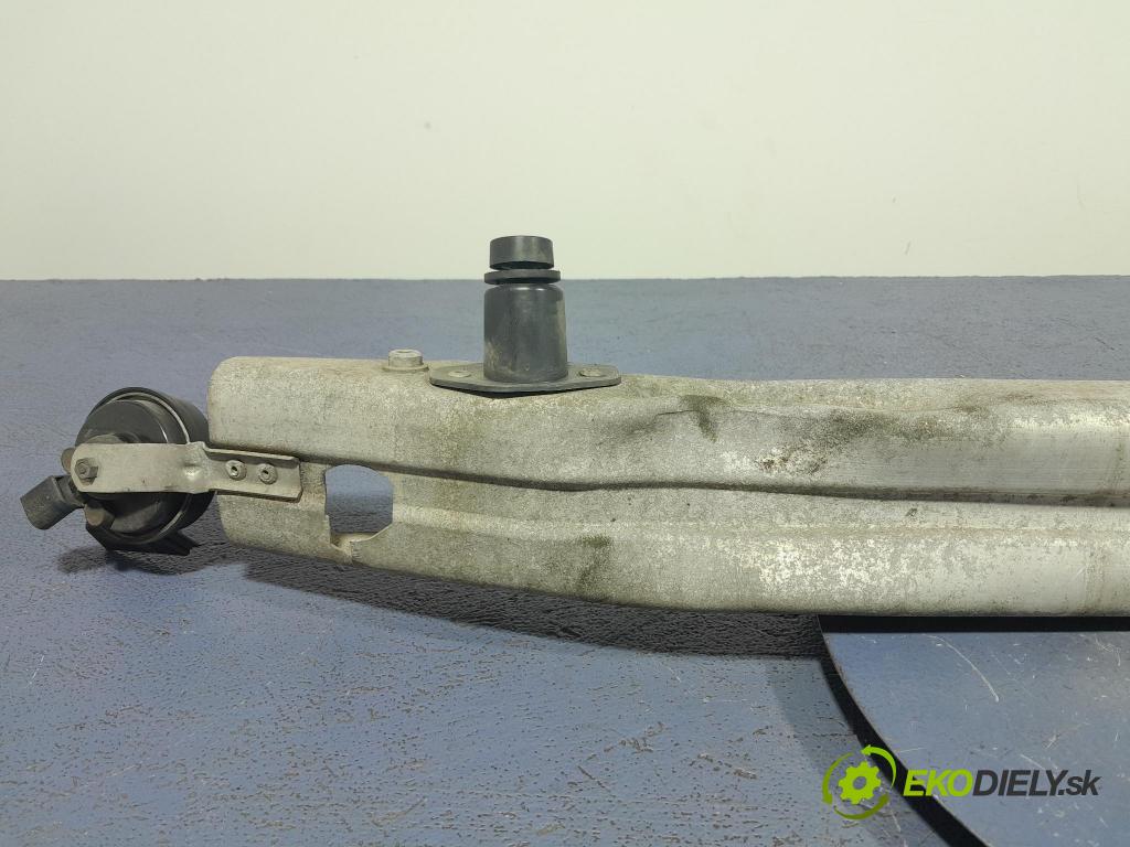 Audi A4 2007 výstuha narazník Predné 8E0807109JL