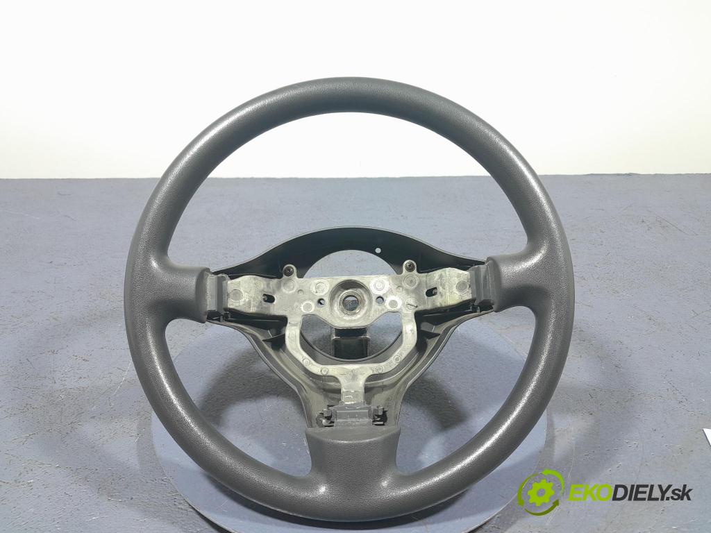 Toyota Yaris verso 2003 volant
