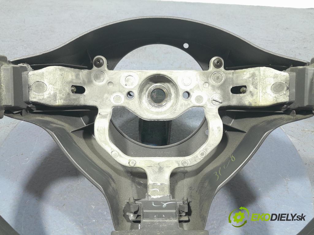 Toyota Yaris verso 2003 volant