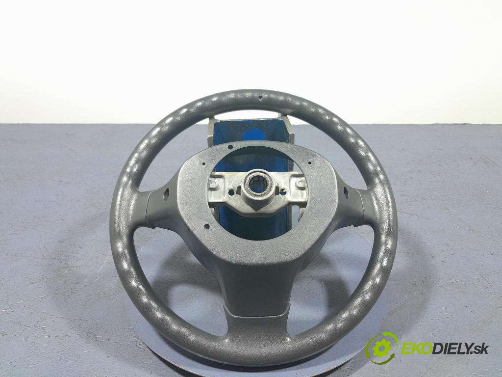 Toyota Yaris verso 2003 volant 