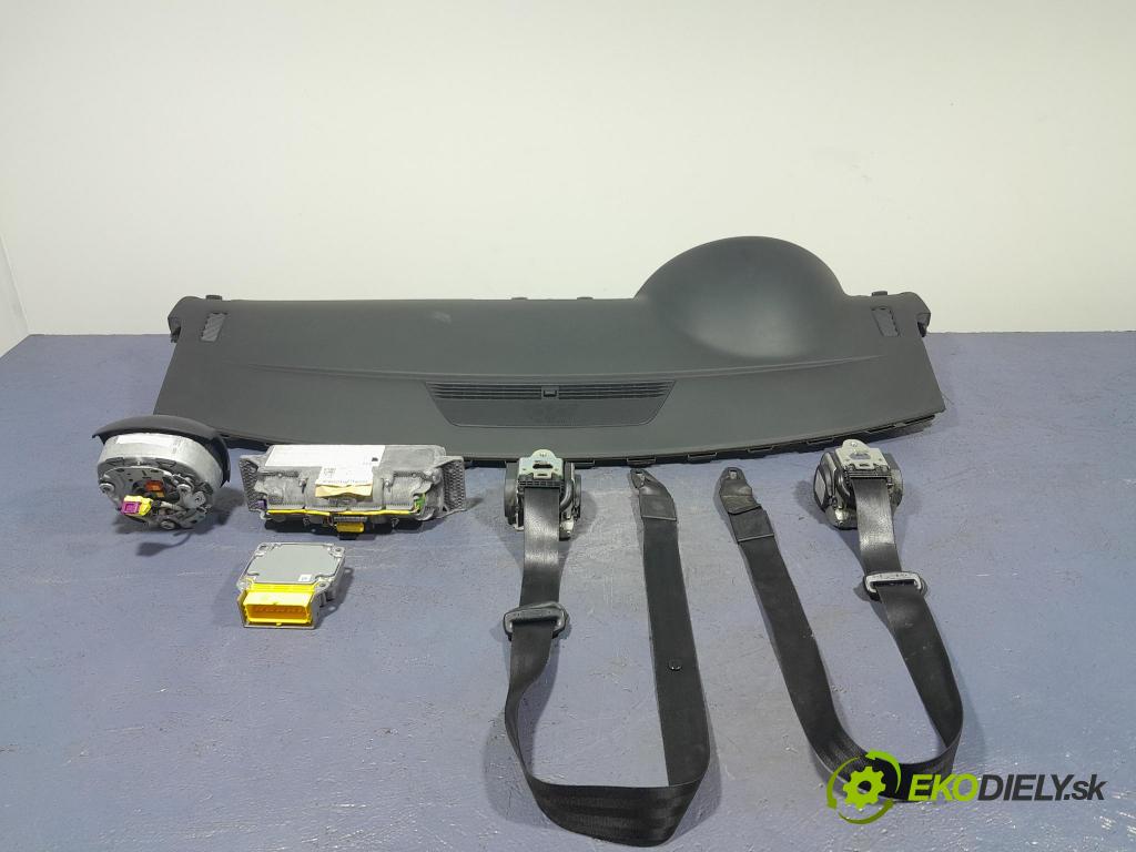 Audi A4 2007 kokpit,pristrojová doska