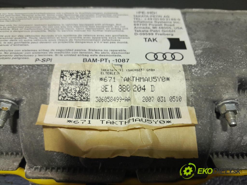 Audi A4 2007 kokpit,pristrojová doska