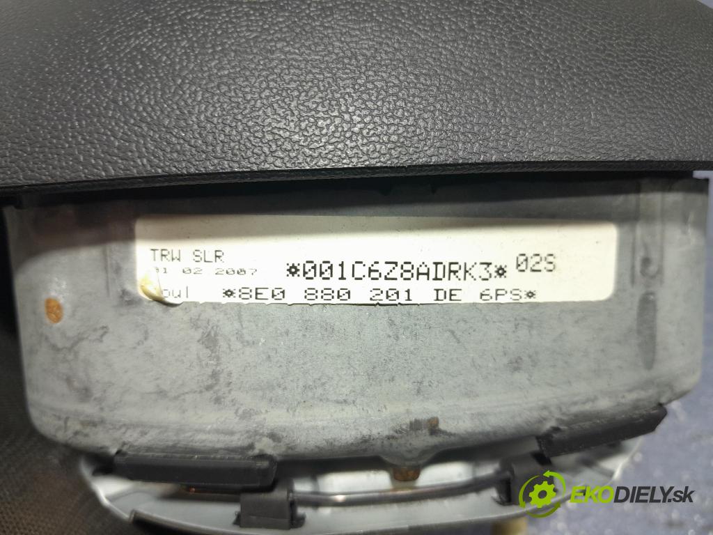 Audi A4 2007 kokpit,pristrojová doska