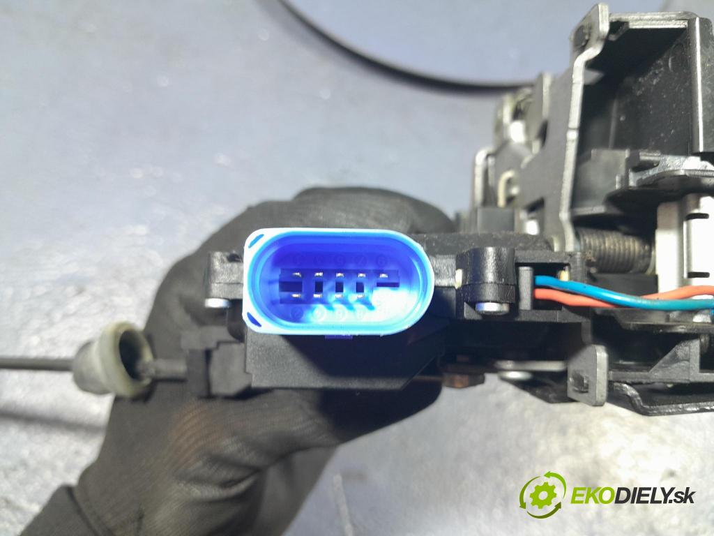 Skoda Octavia 2011 zámek dveře před Levý: 3D1837015AP