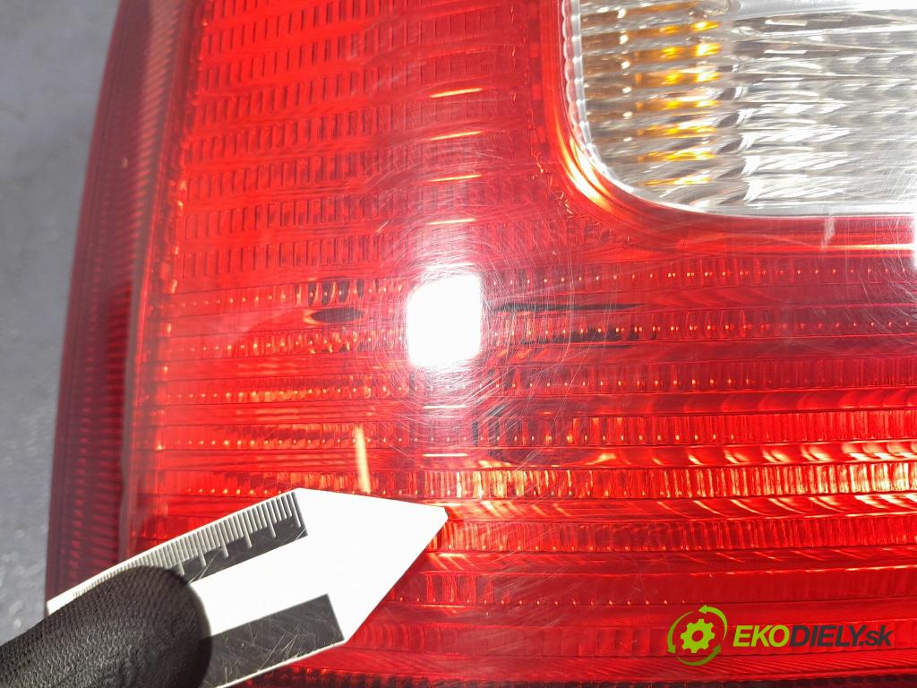 Skoda Octavia 2011 světlo Zad: levá Mimo: