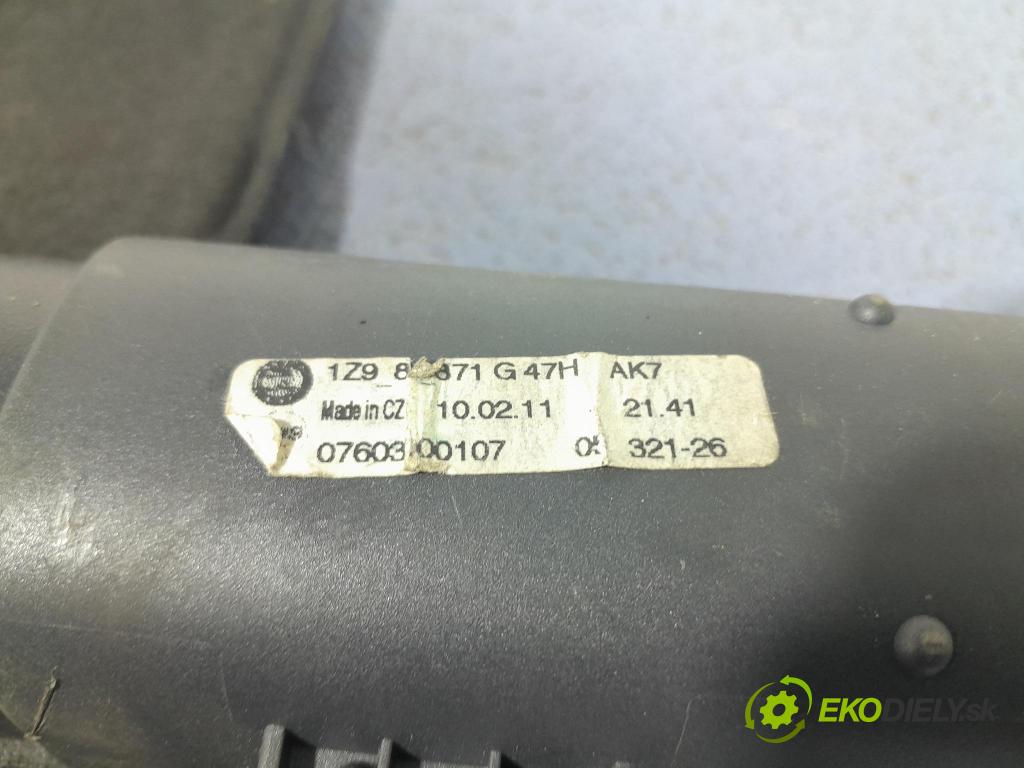 Skoda Octavia 2011 roleta 1Z9867871G