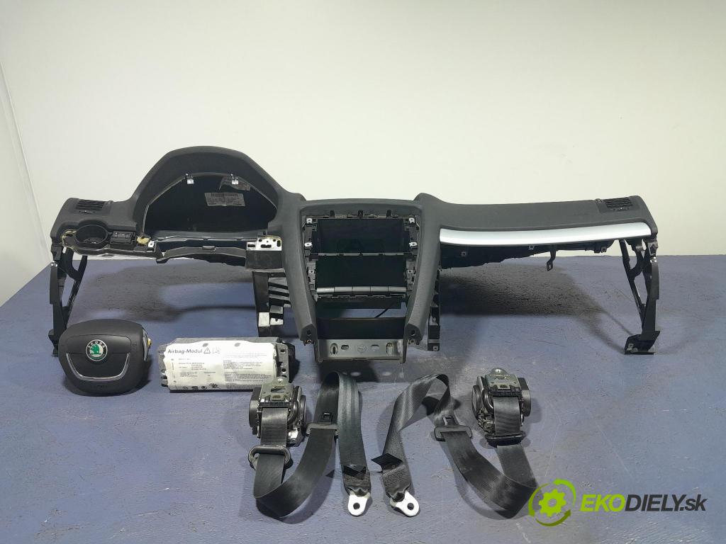 Skoda Octavia 2011 kokpit,přistrojova deska