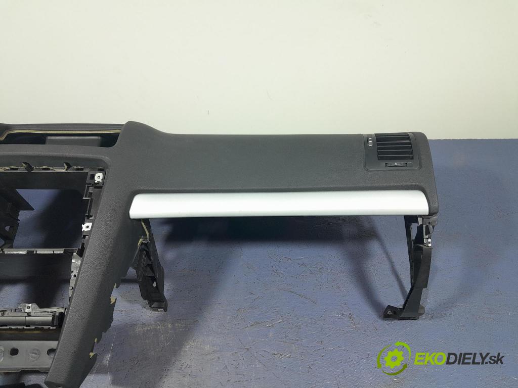 Skoda Octavia 2011 kokpit,přistrojova deska