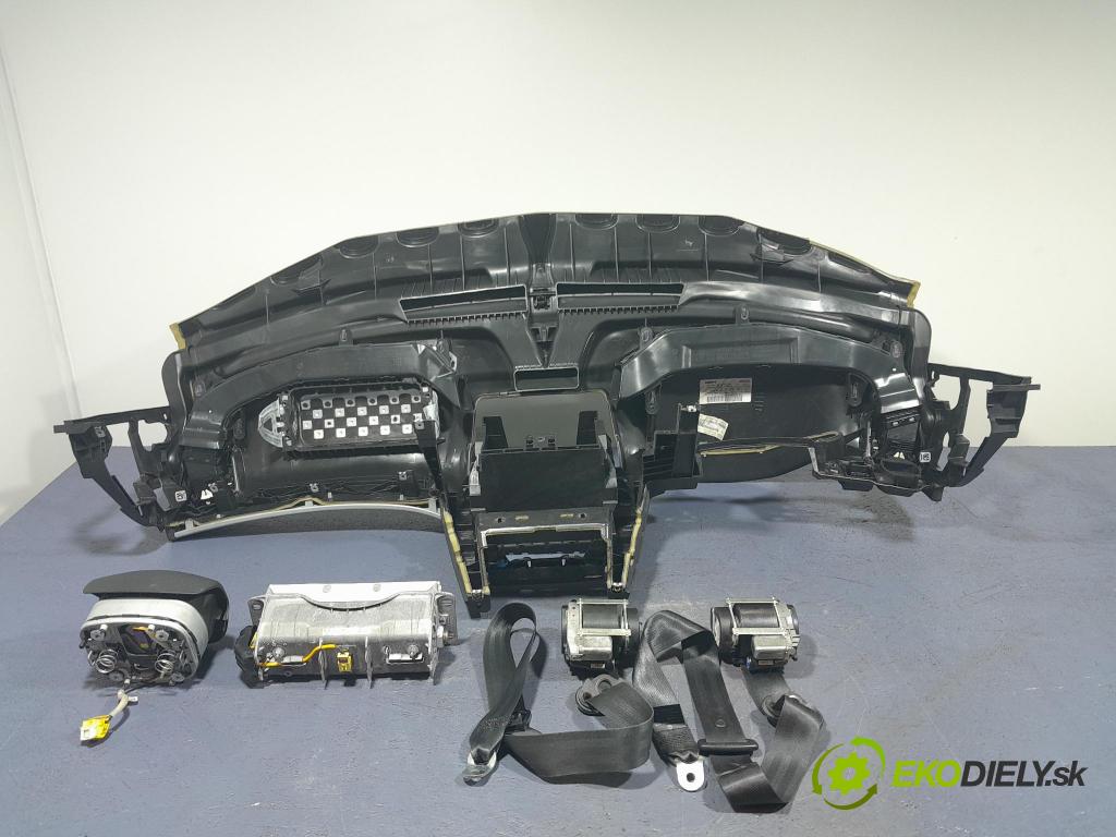 Skoda Octavia 2011 kokpit,přistrojova deska