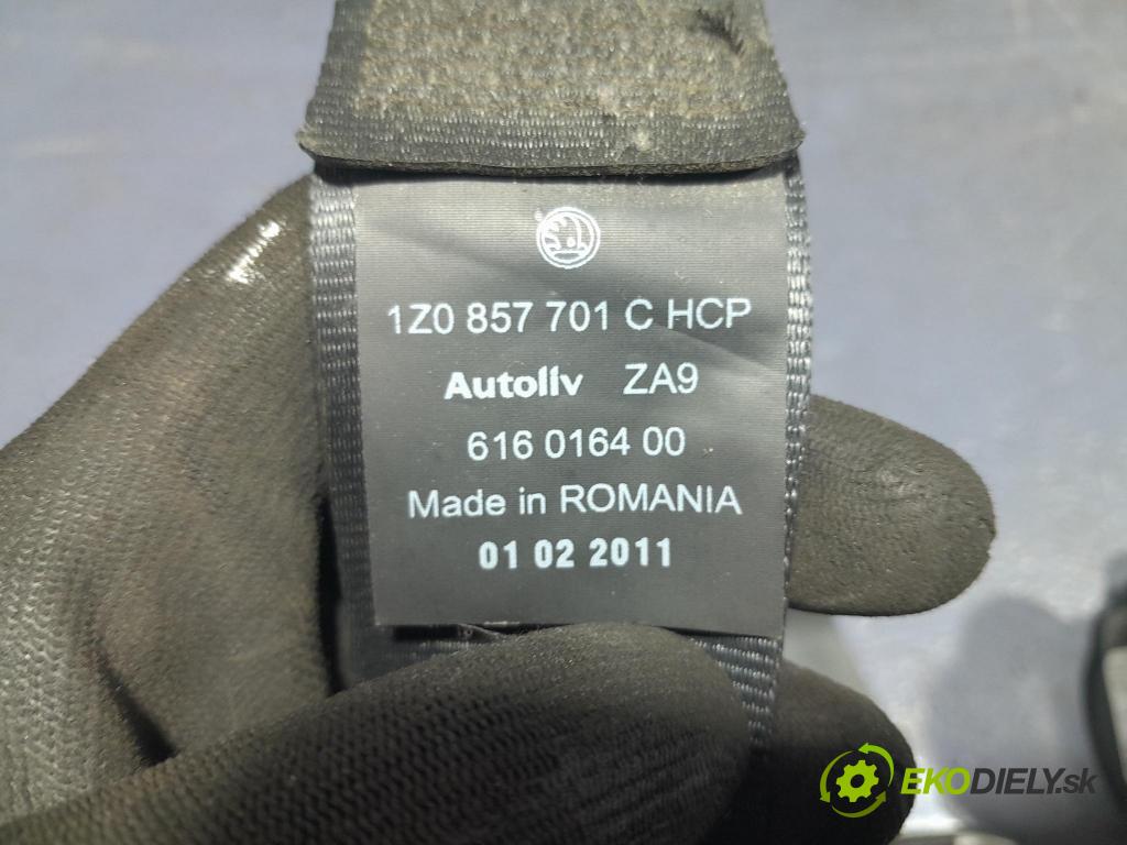 Skoda Octavia 2011 kokpit,přistrojova deska 